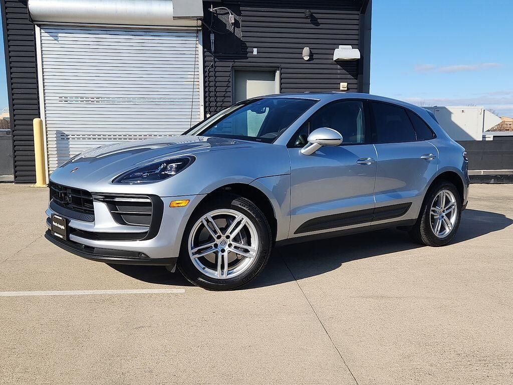 2025 PORSCHE Macan