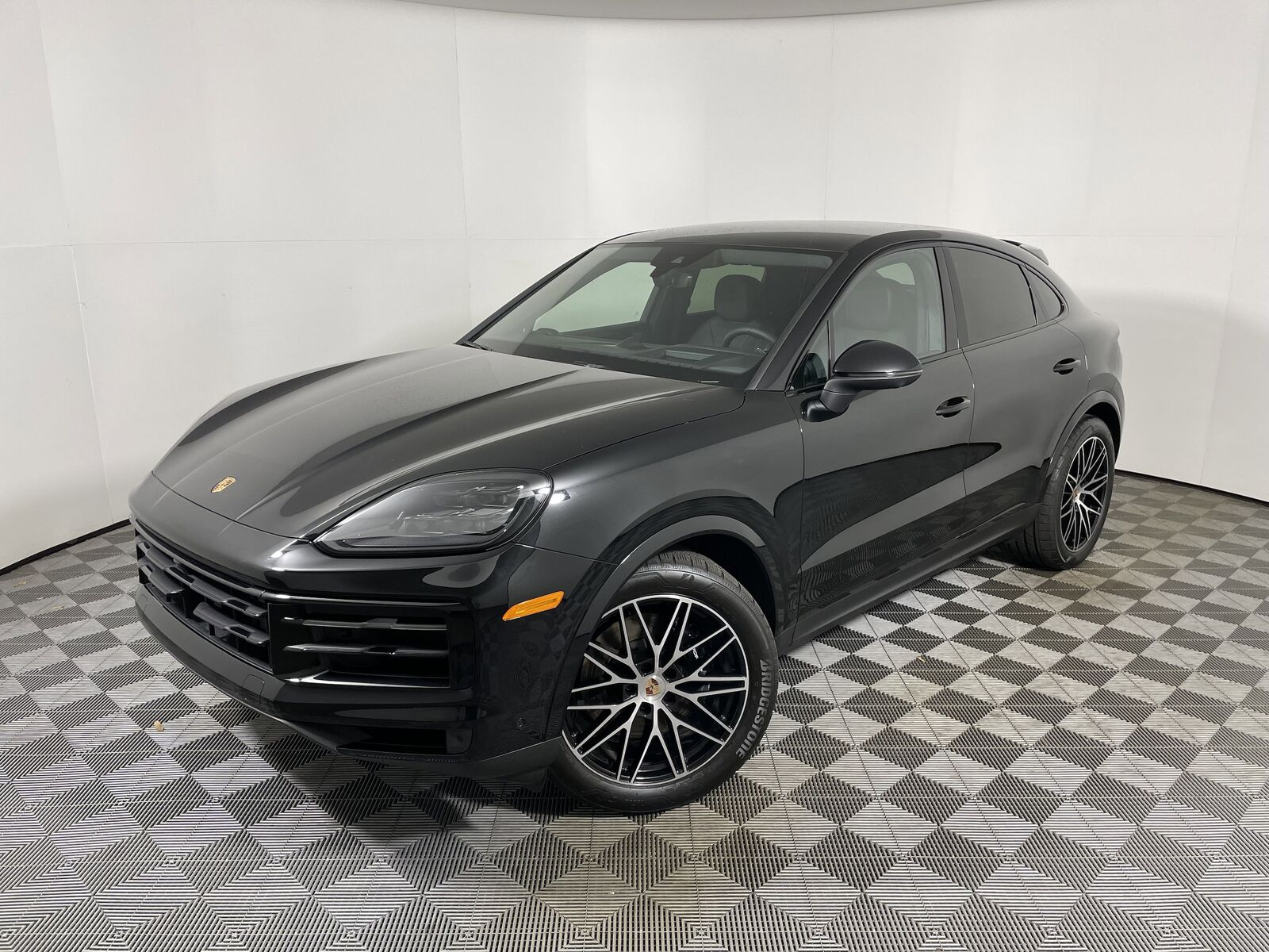 2025 PORSCHE Cayenne
