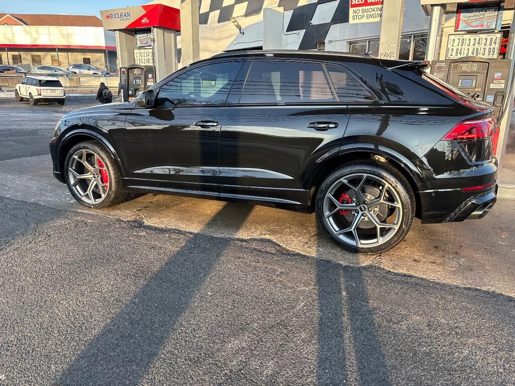 2025 AUDI RS Q8
