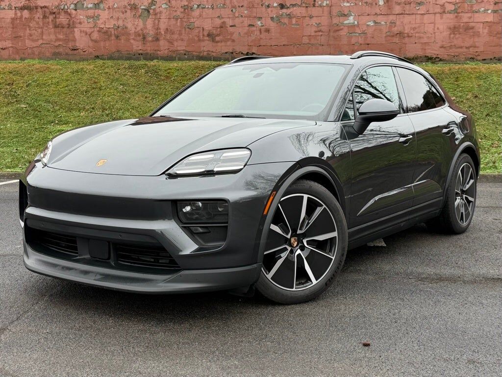 2025 PORSCHE Macan