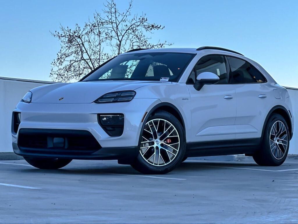 2025 PORSCHE Macan