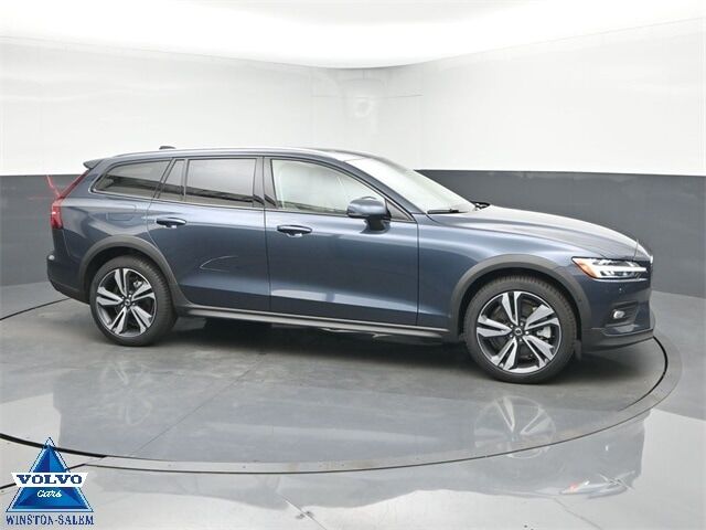 2026 VOLVO V60CC