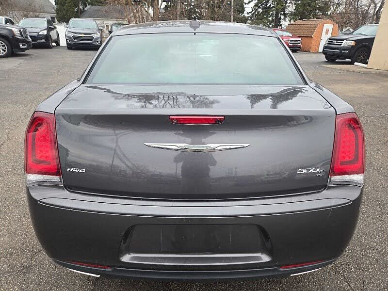 2019 CHRYSLER 300