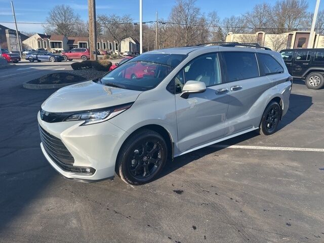 2025 TOYOTA Sienna