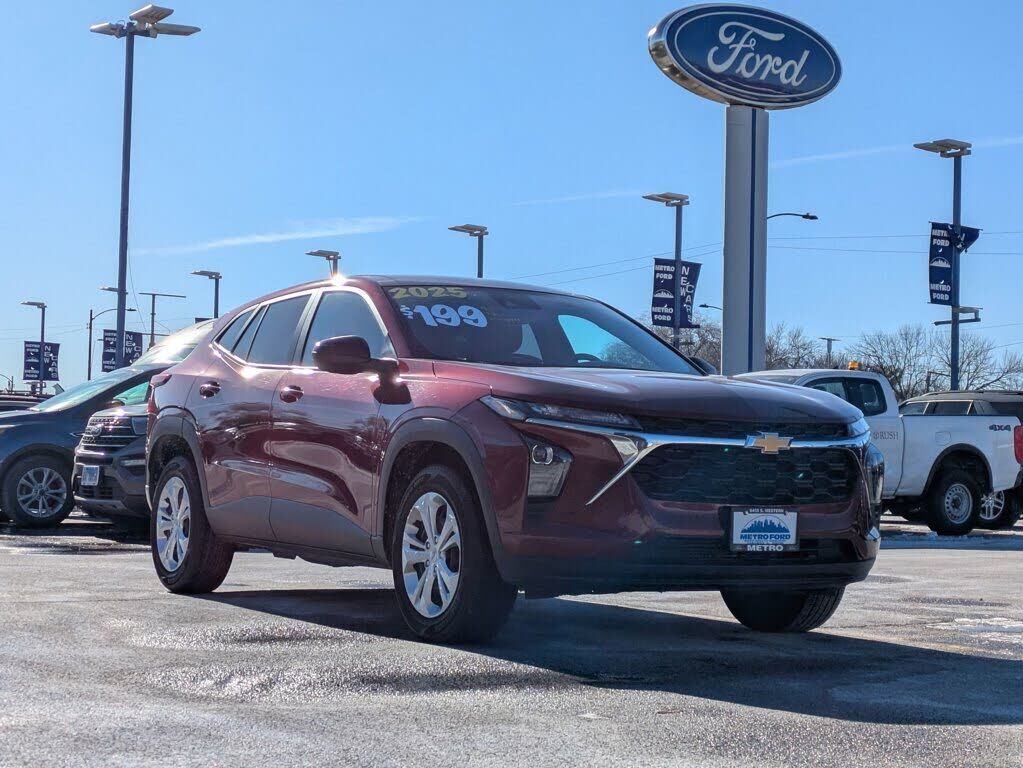 2025 CHEVROLET Trax