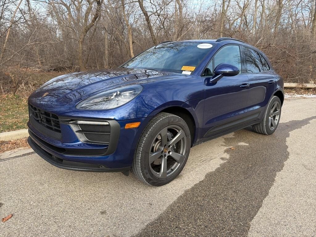 2025 PORSCHE Macan