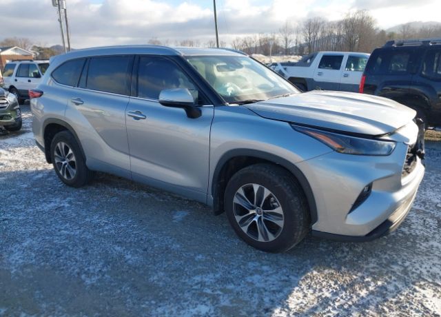 2022 TOYOTA Highlander