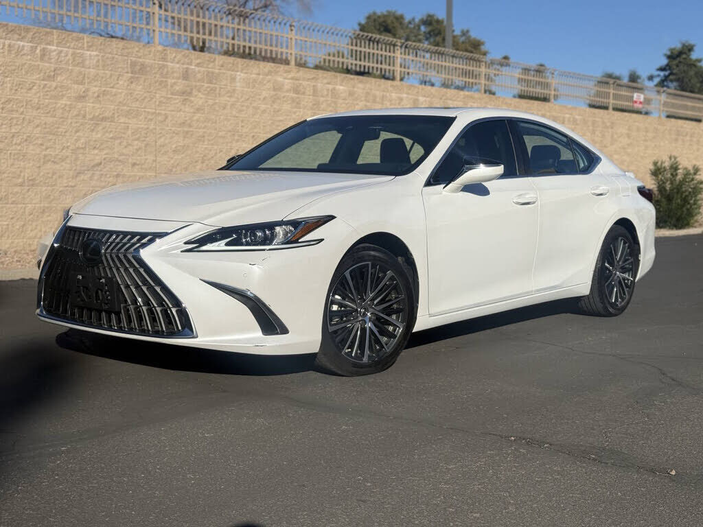 2024 LEXUS ES