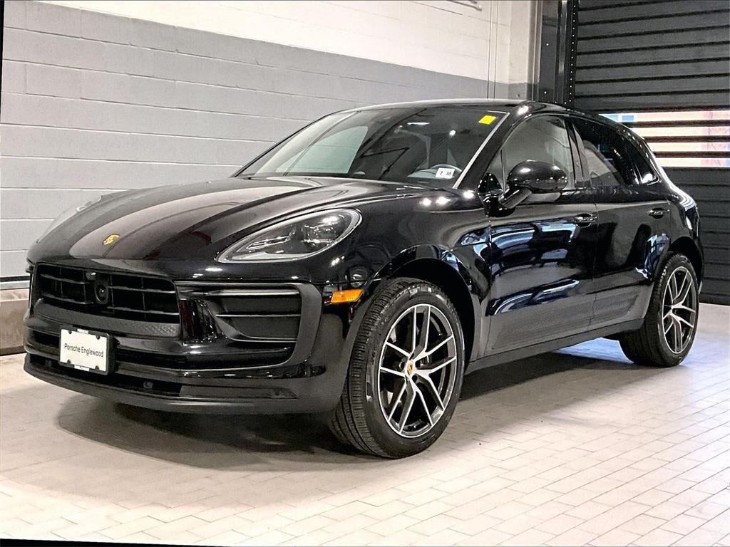 2025 PORSCHE Macan