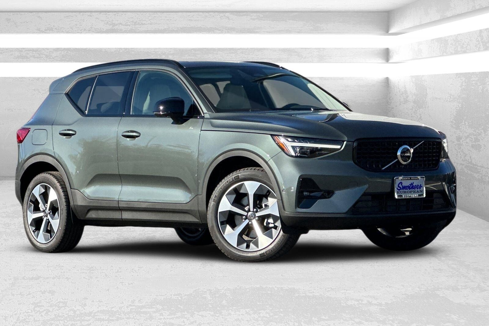 2026 VOLVO XC40