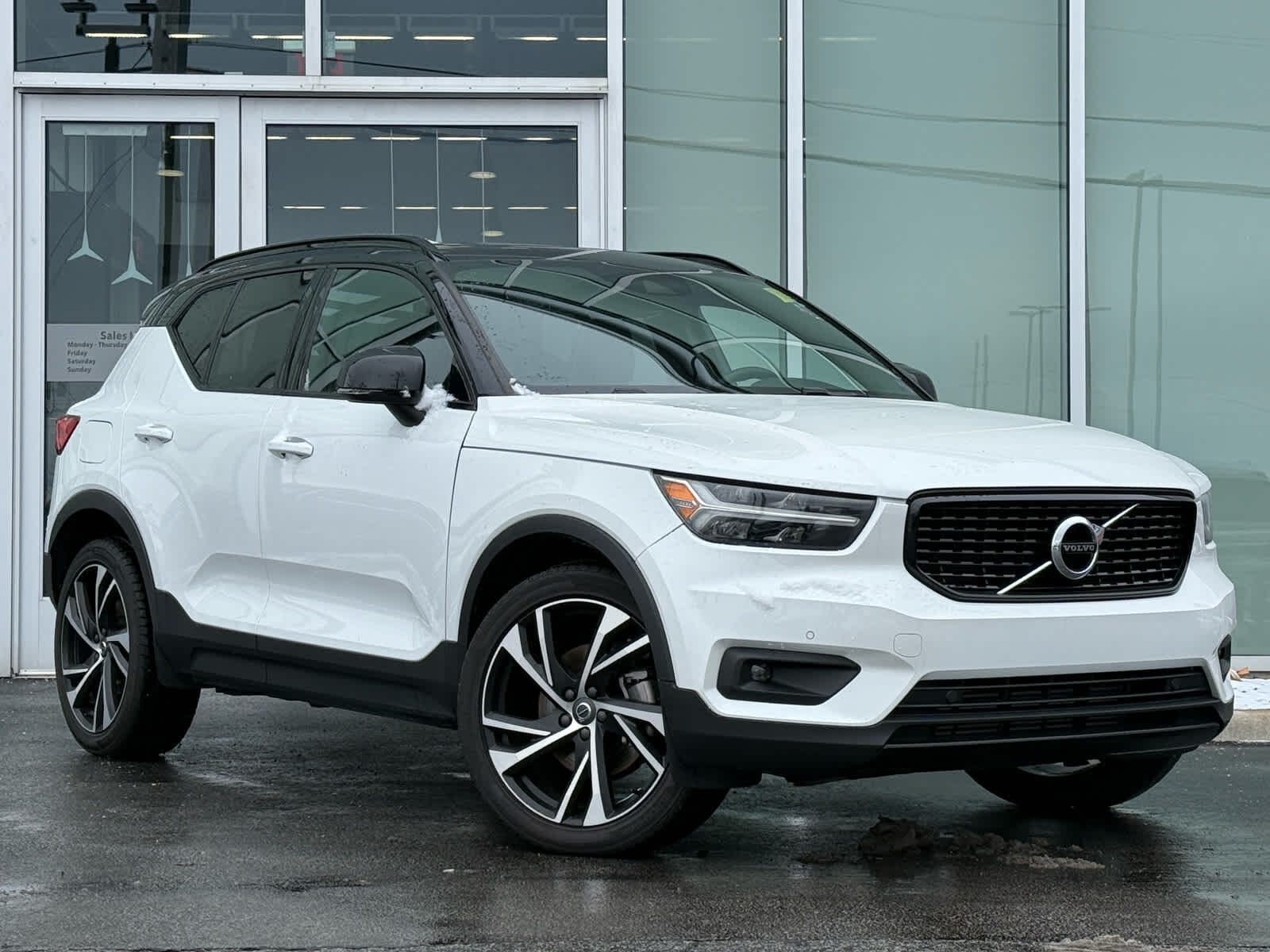 2021 VOLVO XC40