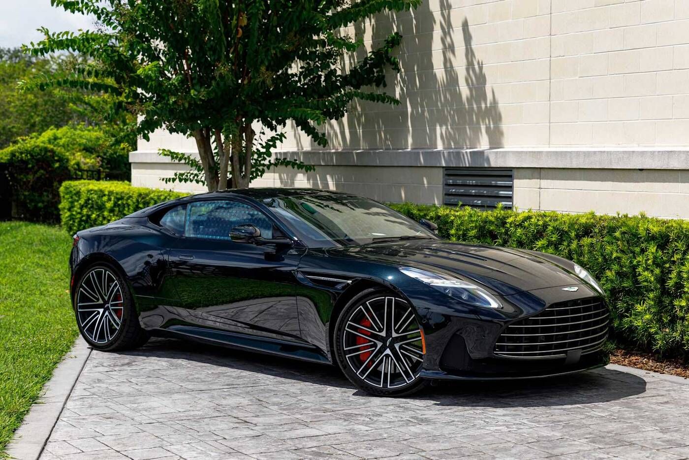 2024 ASTON MARTIN DB12