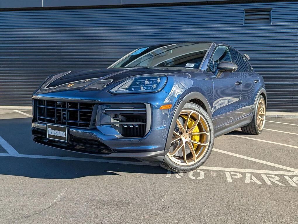 2024 PORSCHE Cayenne