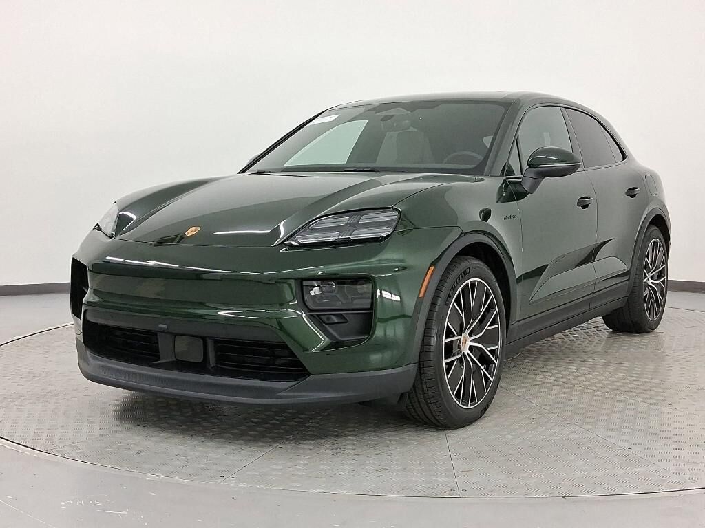 2026 PORSCHE Macan