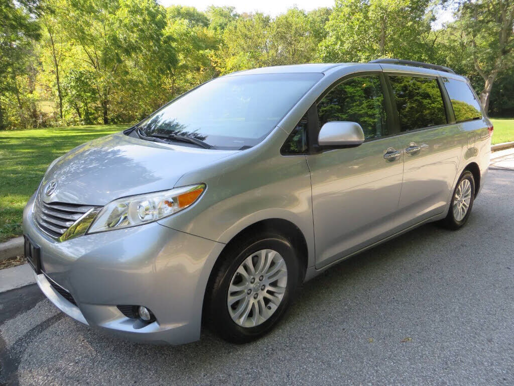 2017 TOYOTA Sienna