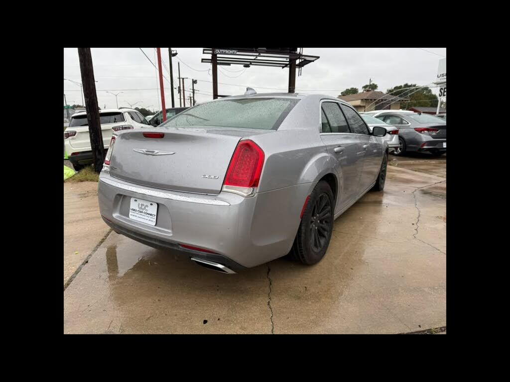2017 CHRYSLER 300