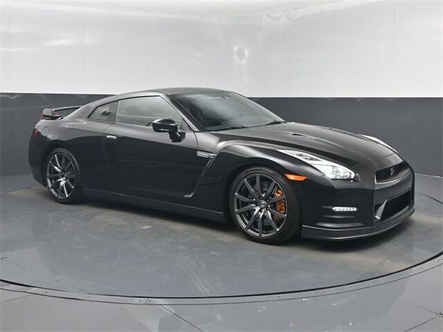 2012 NISSAN GT-R