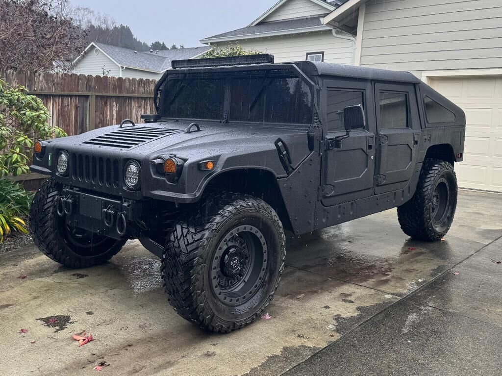 HUMMER H1