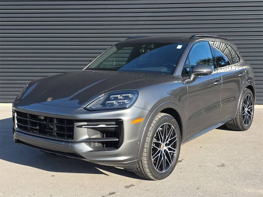 2025 PORSCHE Cayenne