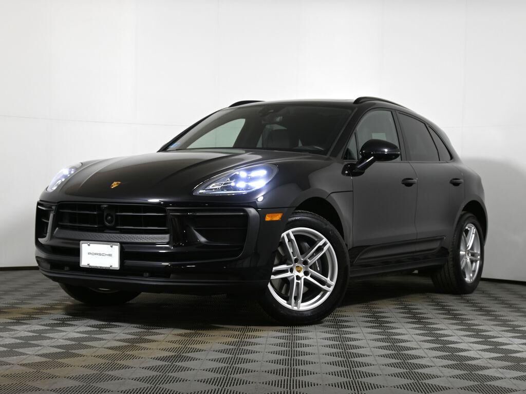 2025 PORSCHE Macan