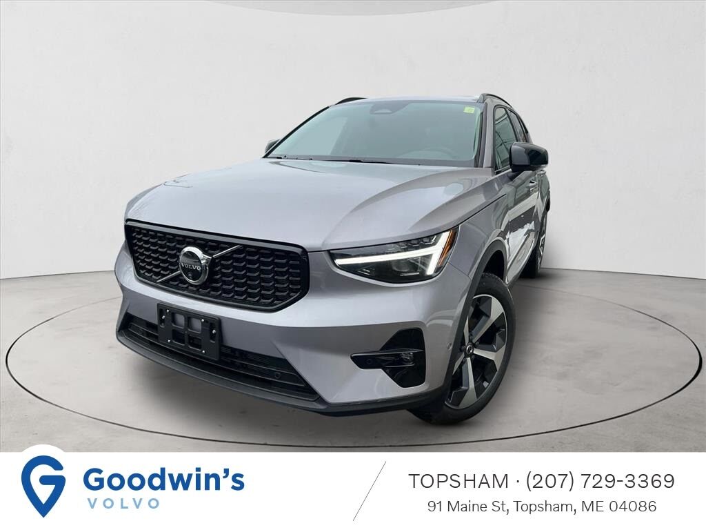 2026 VOLVO XC40