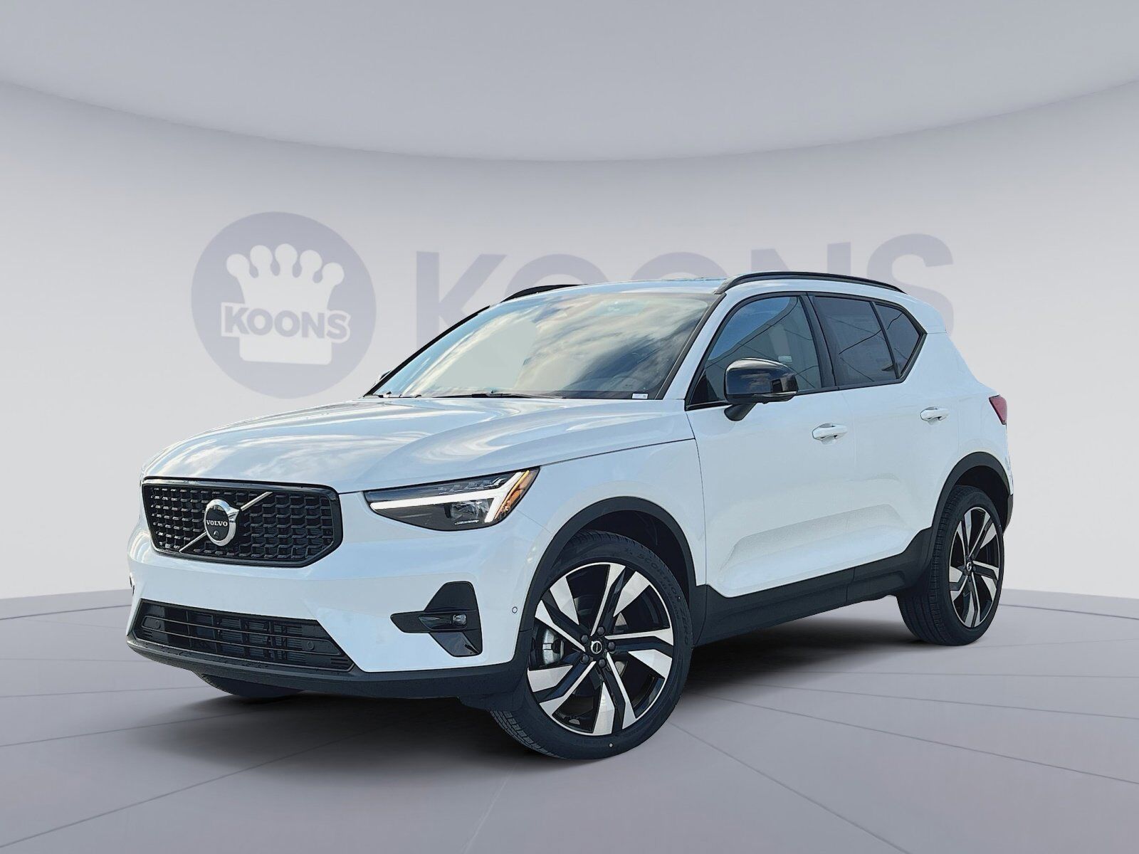 2026 VOLVO XC40