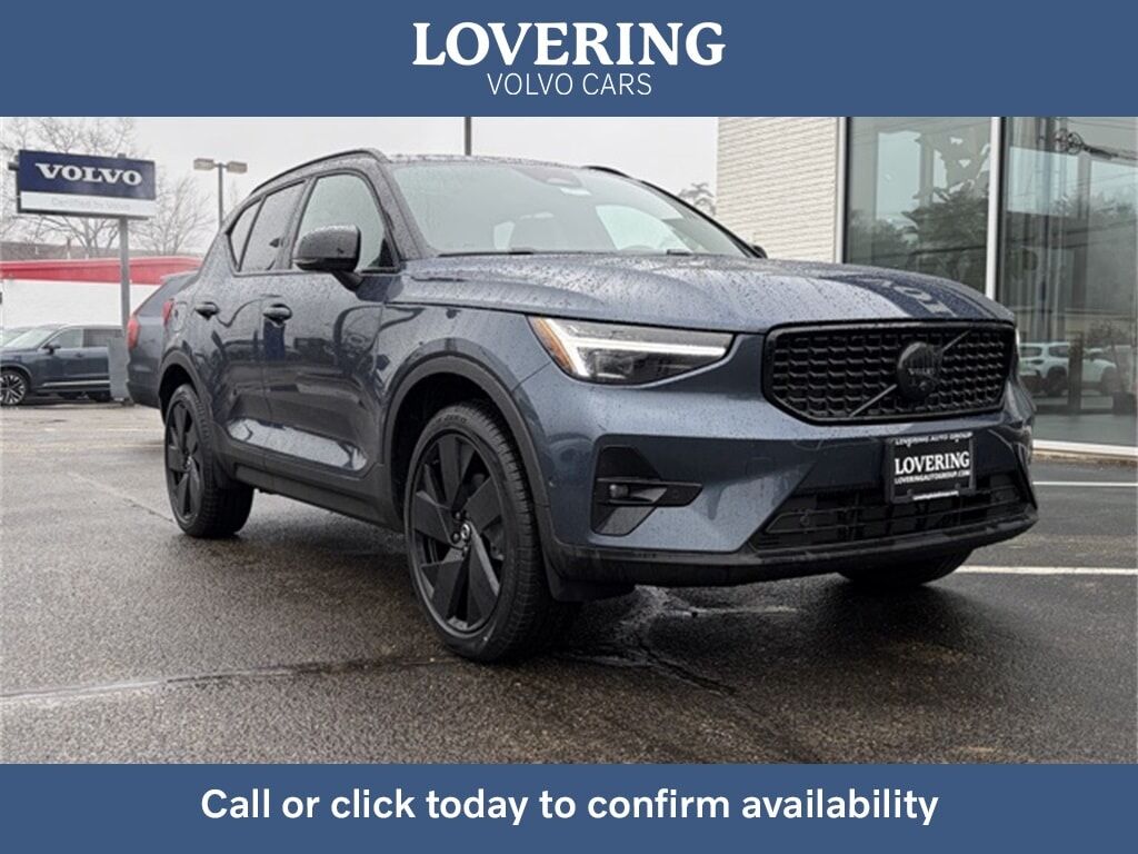 2026 VOLVO XC40