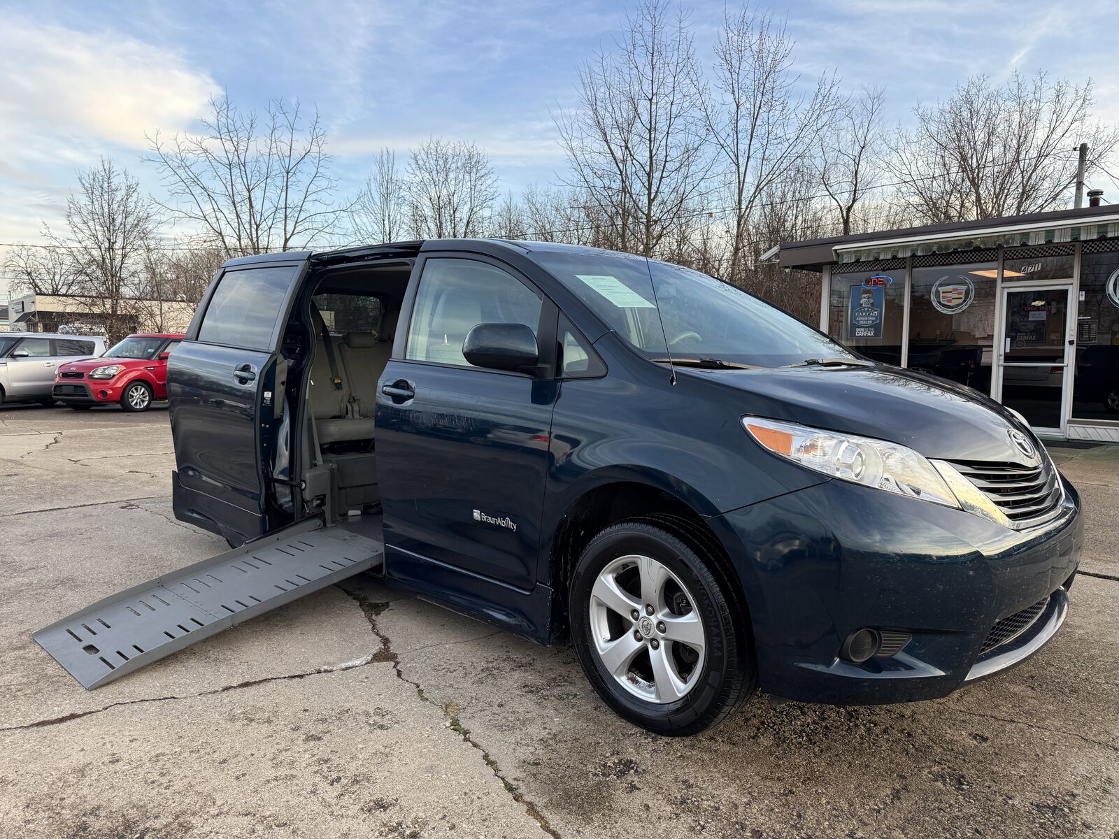 2011 TOYOTA Sienna