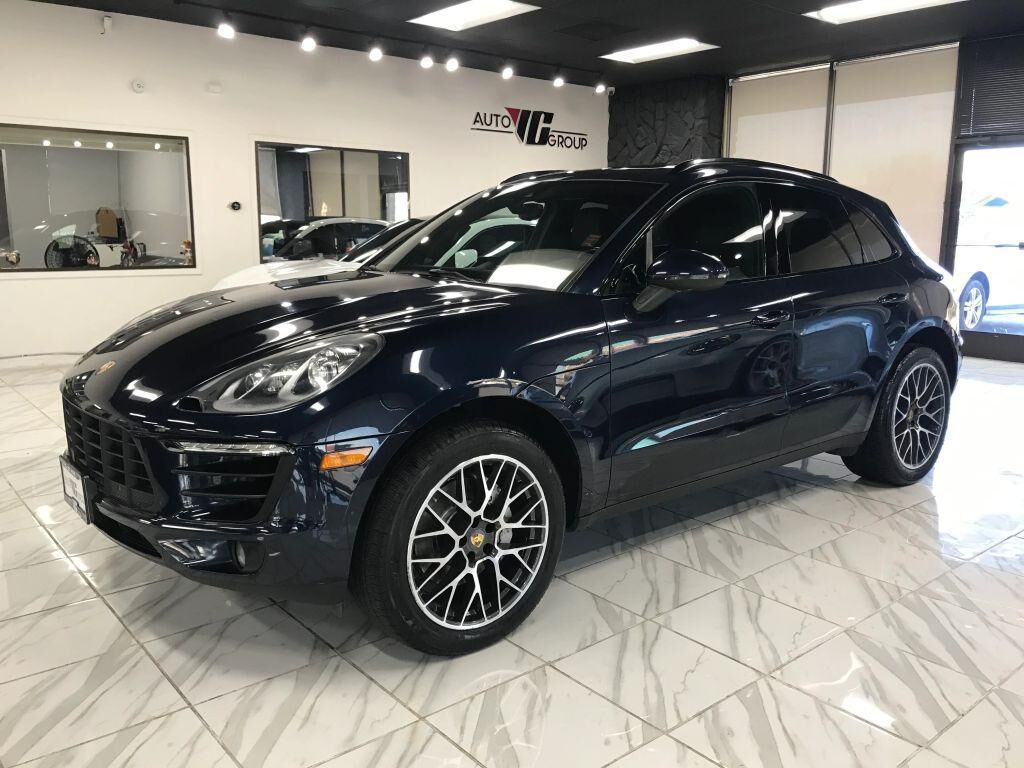 2017 PORSCHE Macan
