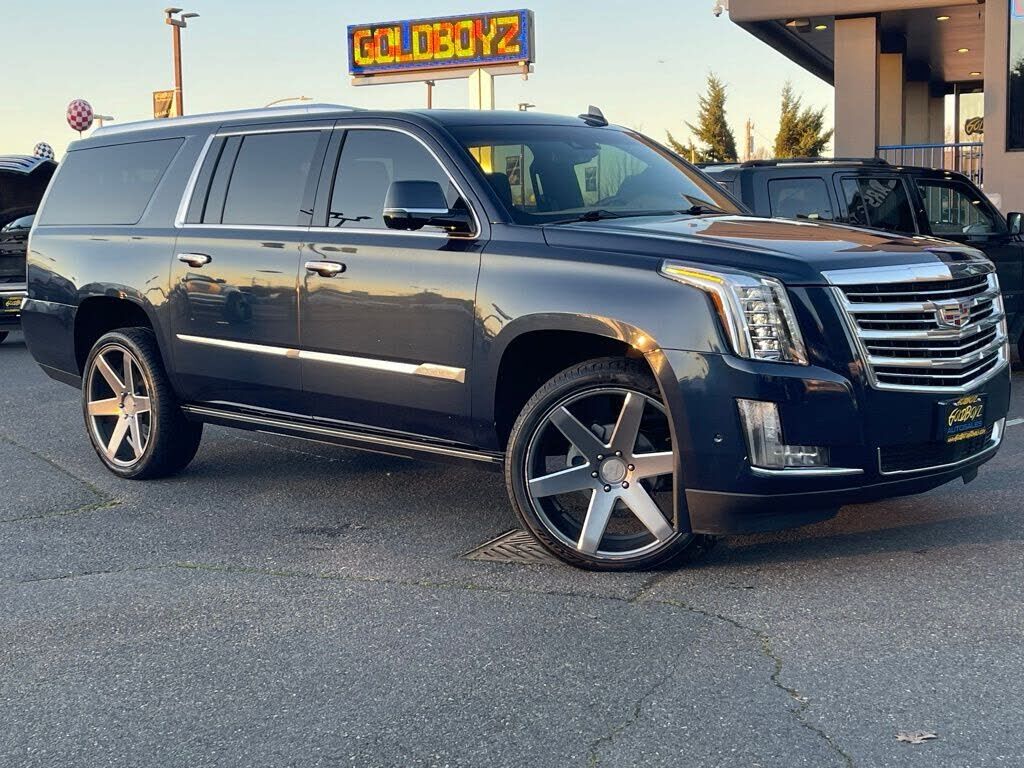 2017 CADILLAC Escalade ESV