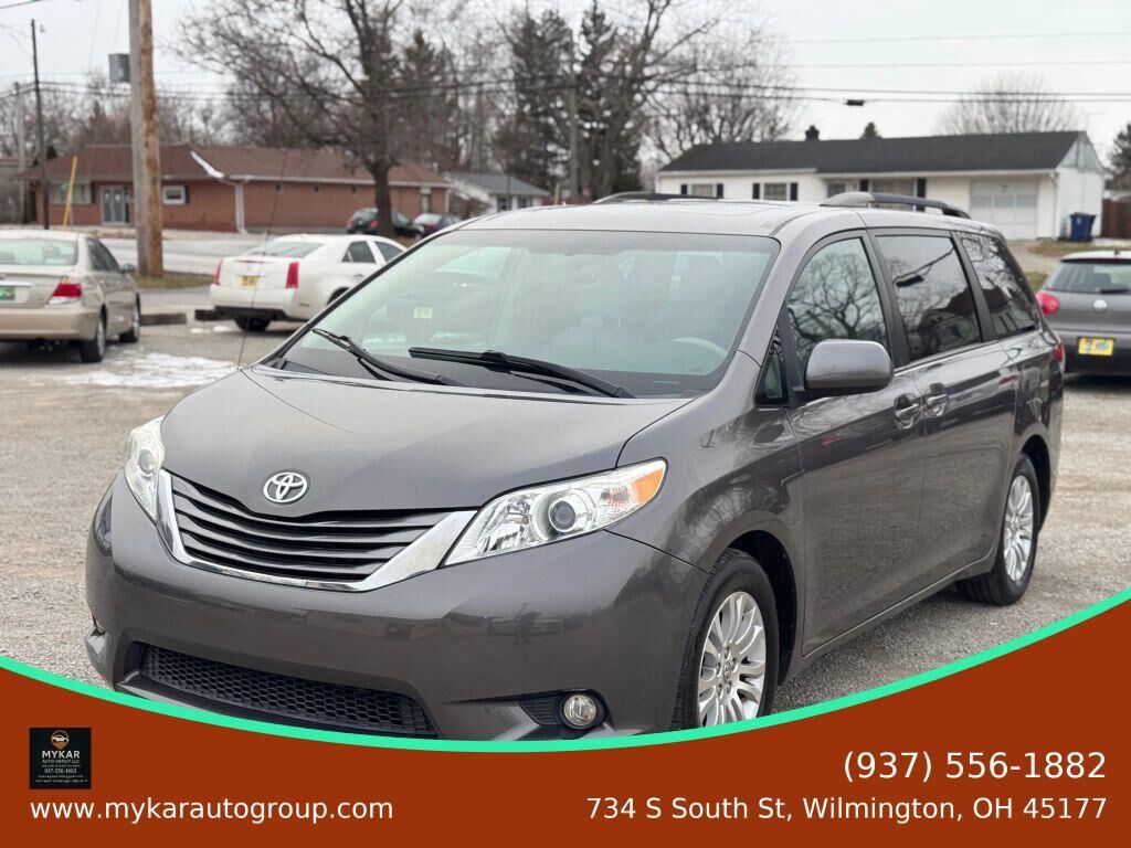 2011 TOYOTA Sienna