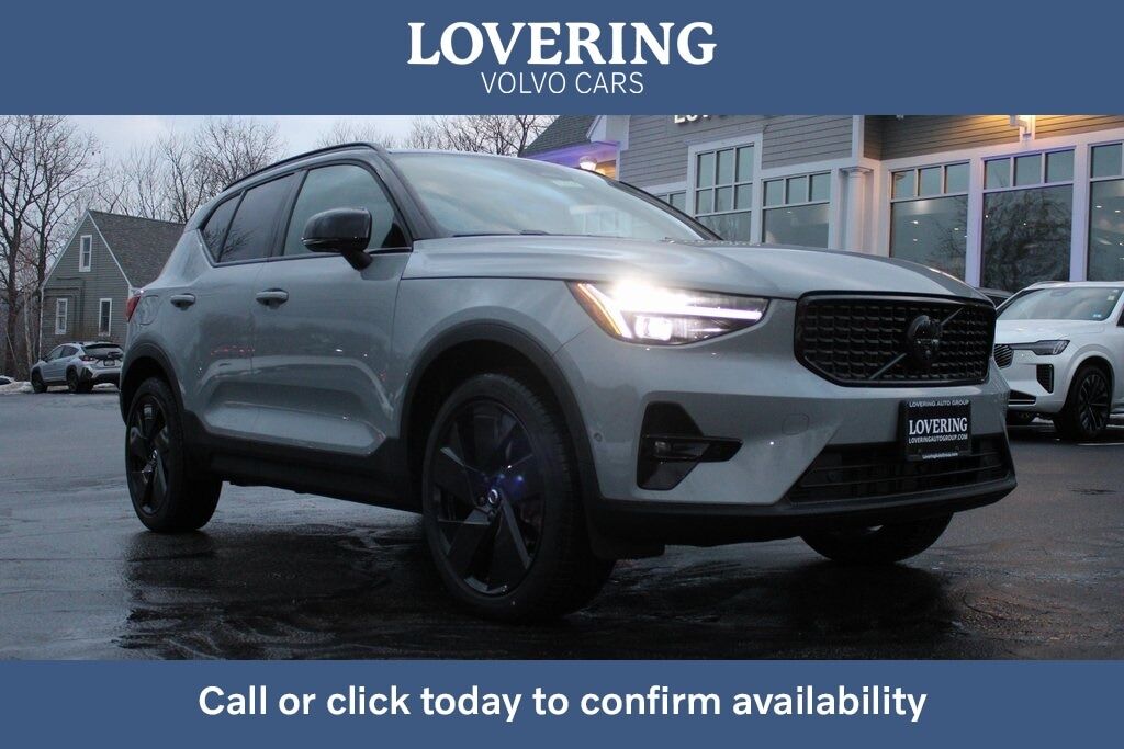 2026 VOLVO XC40
