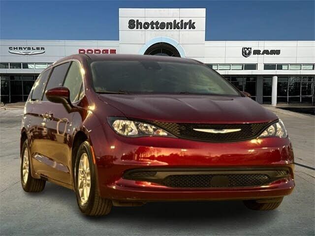 2023 CHRYSLER Voyager