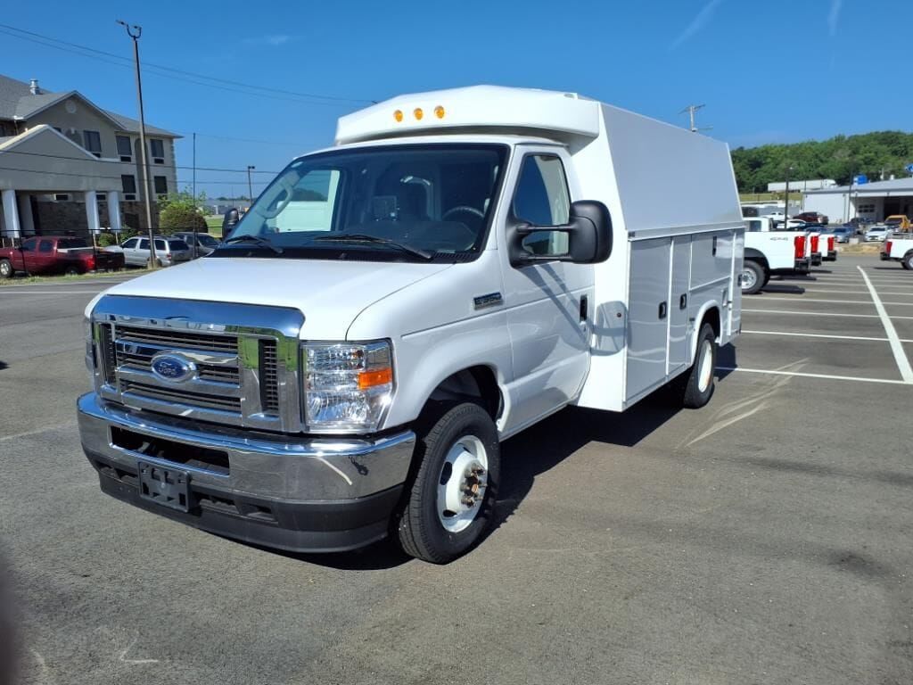 2025 FORD E-350