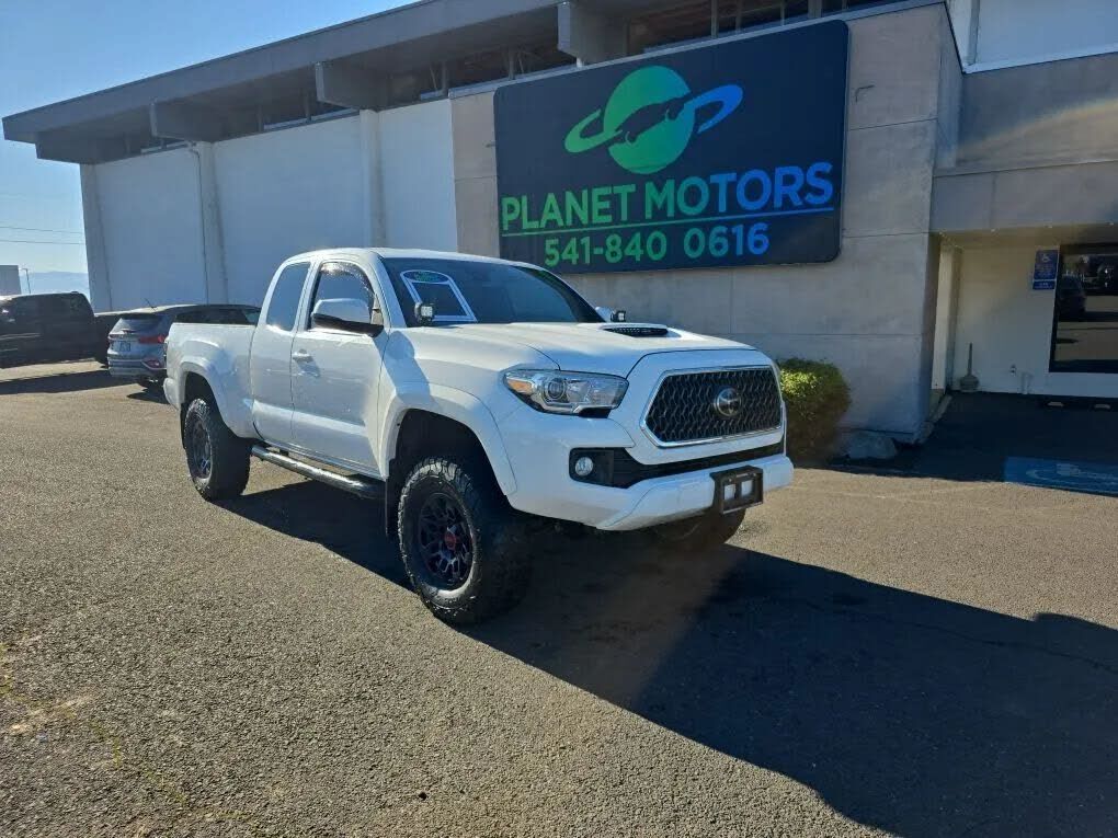 2018 TOYOTA Tacoma