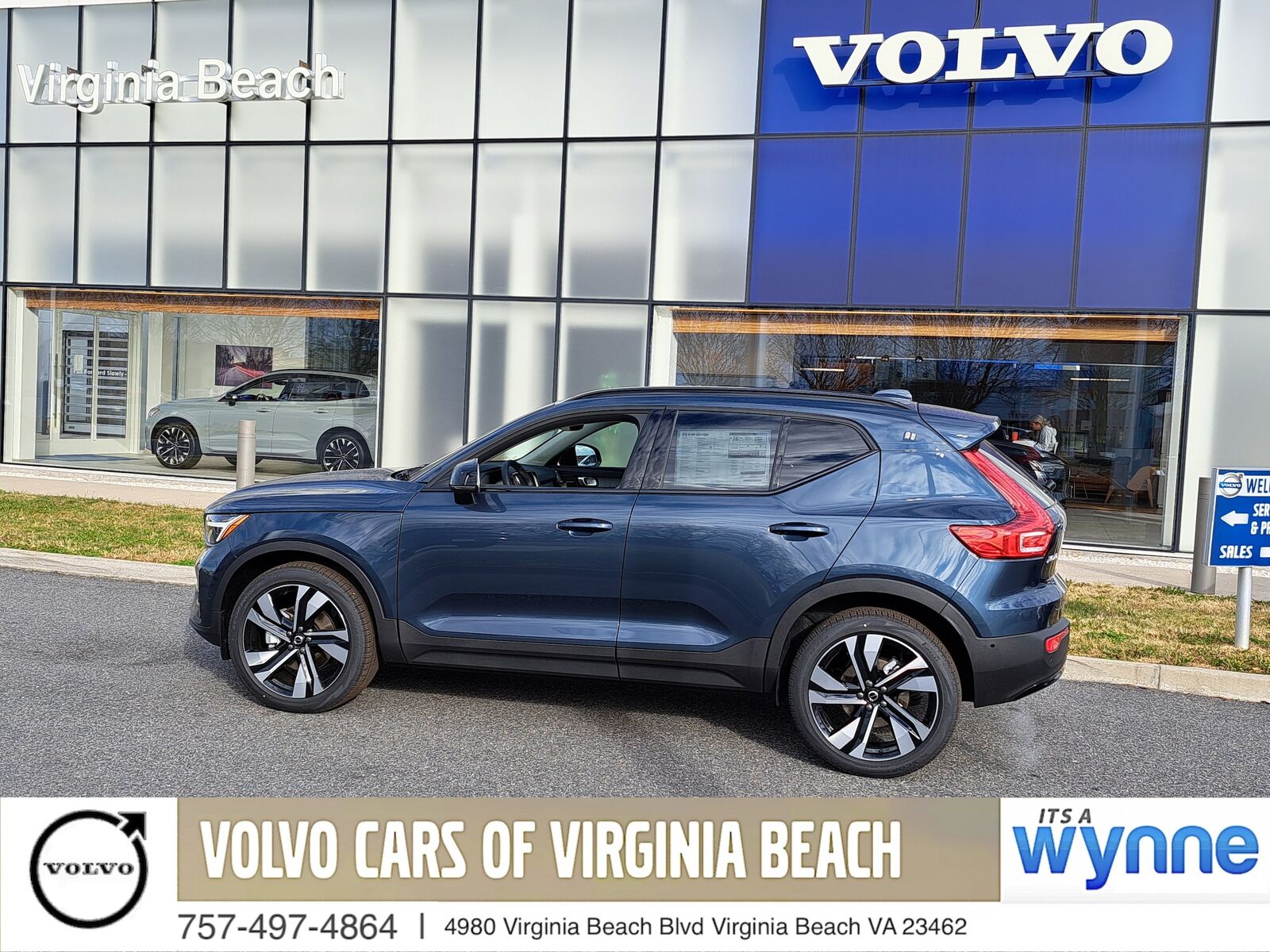2026 VOLVO XC40