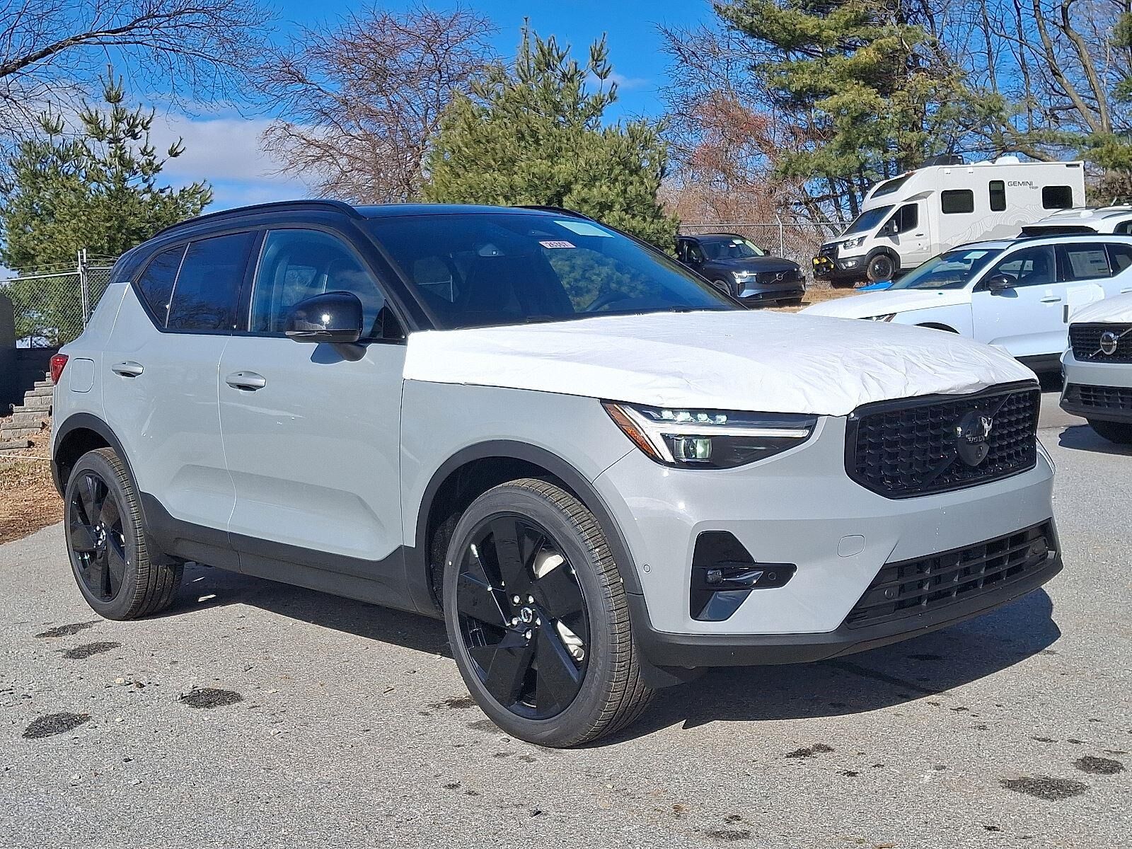 2026 VOLVO XC40