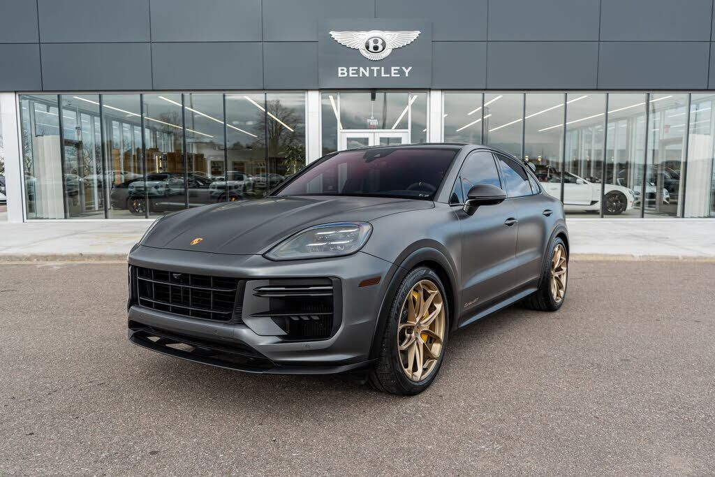 2024 PORSCHE Cayenne