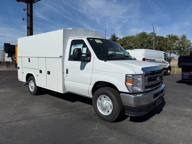 2026 FORD E-350