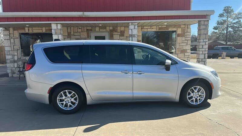 2022 CHRYSLER Voyager