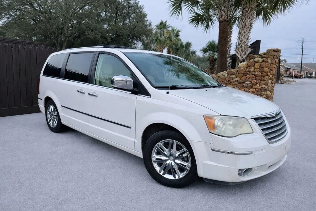 2010 CHRYSLER Town and Country