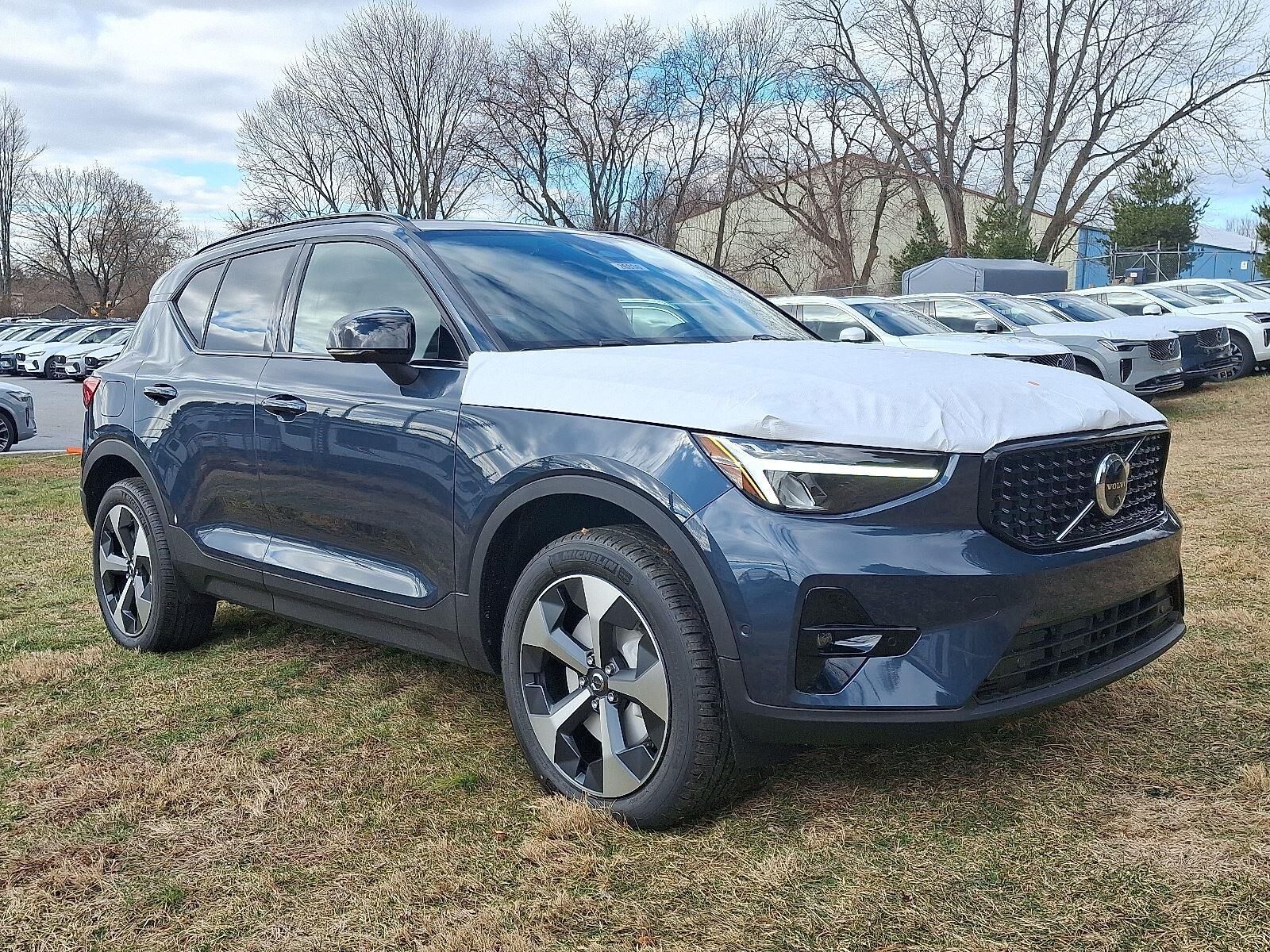 2026 VOLVO XC40