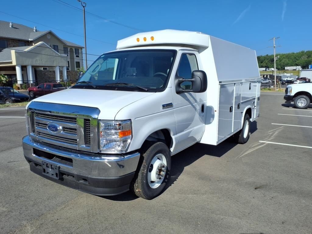 2025 FORD E-350