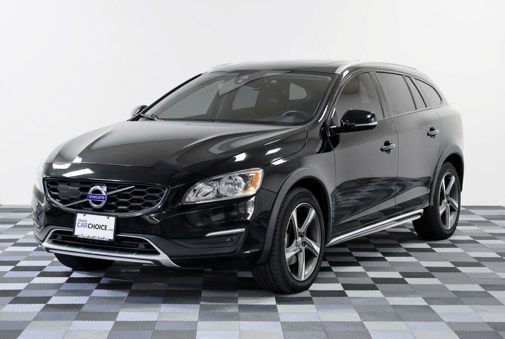 2018 VOLVO V60