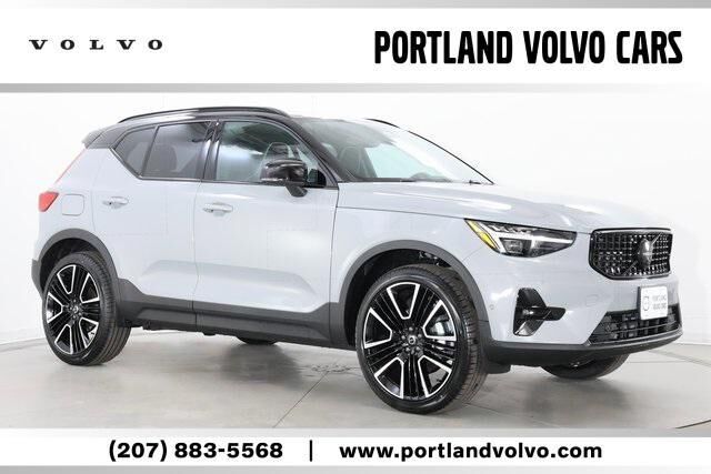 2026 VOLVO XC40