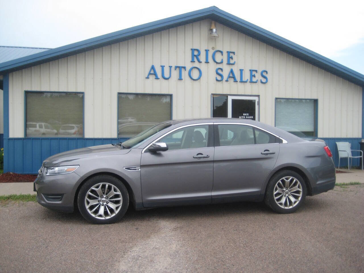 2013 FORD Taurus