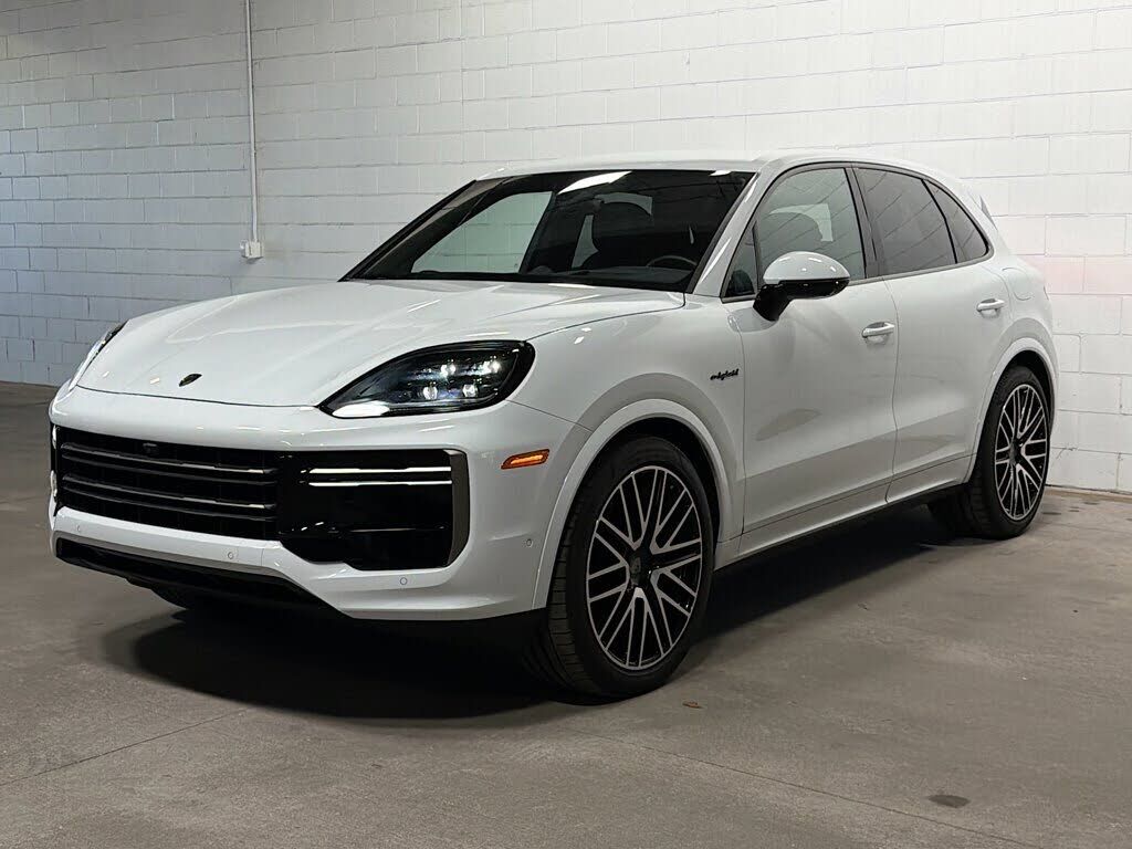 2025 PORSCHE Cayenne