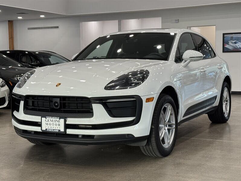 2024 PORSCHE Macan