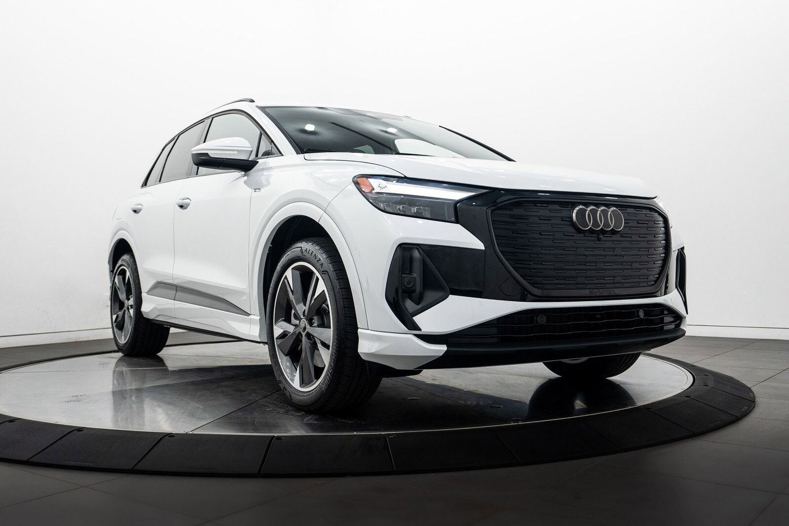2023 AUDI Q4