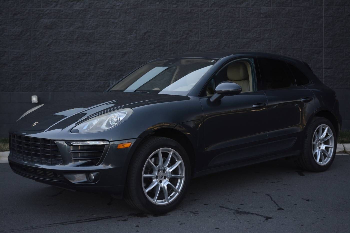 2017 PORSCHE Macan